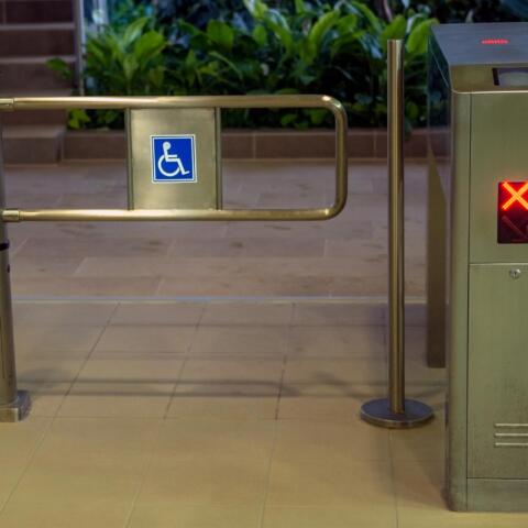 Ingresso accessibile in un luogo di lavoro