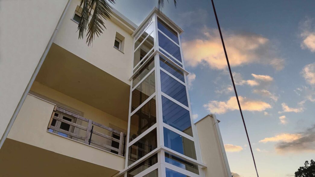 Miniascensore esterno in un condominio